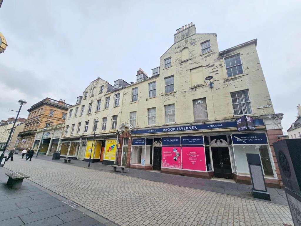 Lot: 18 - FORMER DEPARTMENT STORE COMMERCIAL PREMISES WITH POTENTIAL - Former department store in Perth City Centre with potential to convert